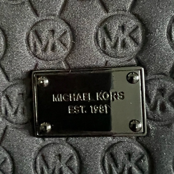 Michael Kors iPad case. - Picture 2 of 7